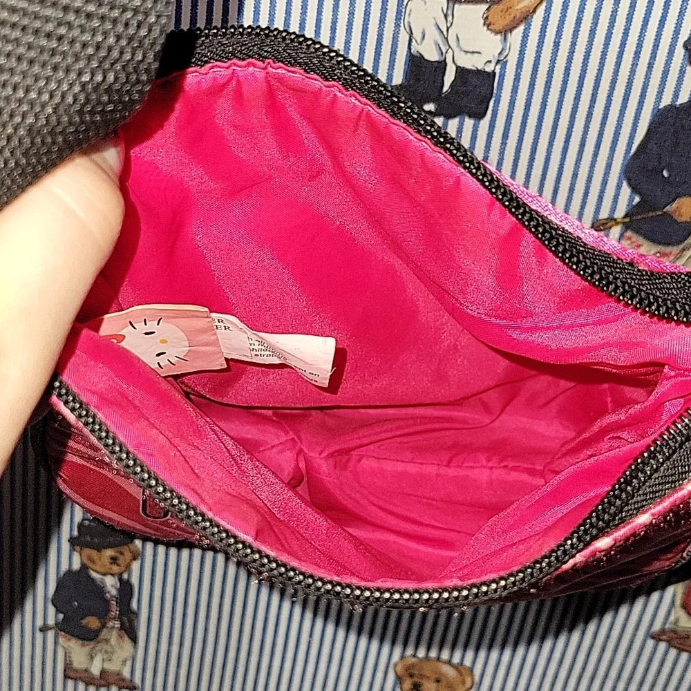 Hello Kitty approximately 7x